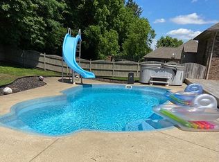 2899 Oak Trail Dr, Newburgh, IN