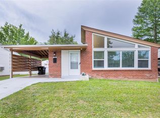 7115 Willow Tree Ln, Saint Louis, MO 63130