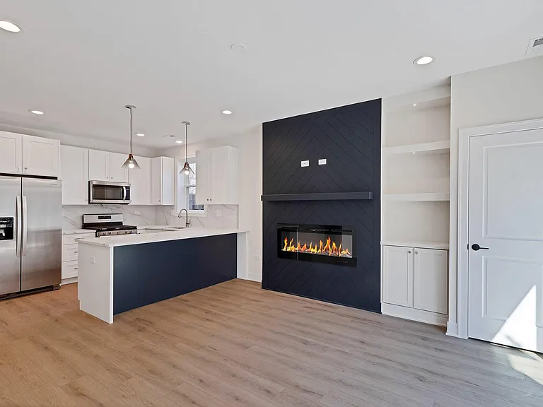 4224 S Langley Ave #2 — Photo 3