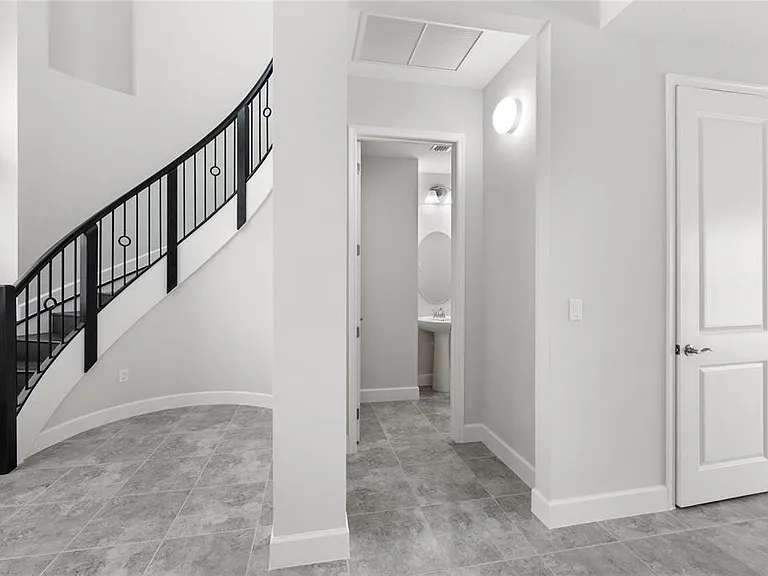 5418 Empire Dr — Photo 3