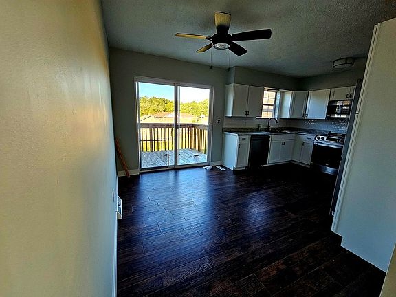 5th image of 140 Crestwood Dr