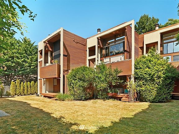 5th image of 12228 Greenwood Avenue N