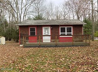 114 Persimmon Dr, Dingmans Ferry, PA 18328