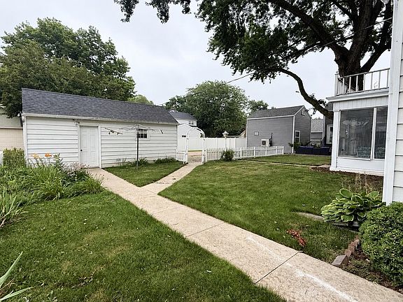 3rd image of 1606 Grand Ave