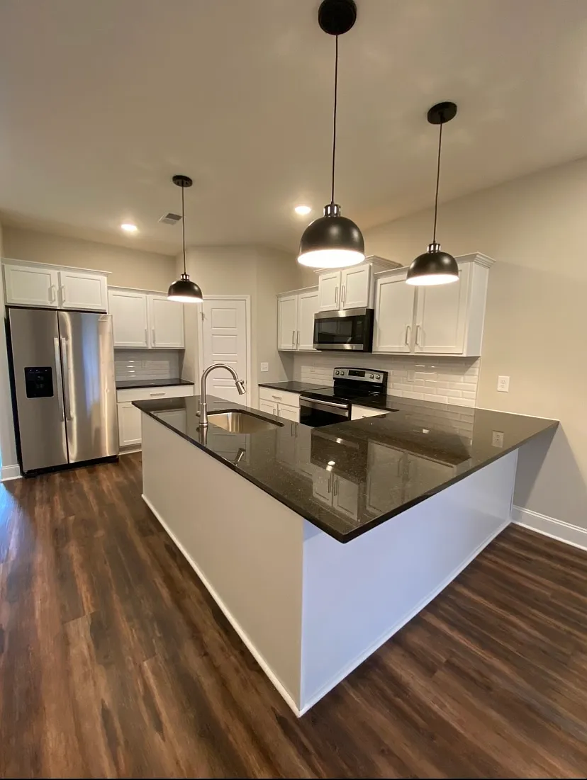 1028 Glenkirk Dr — Photo 4