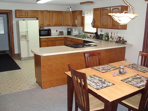 Breakfast Nook, Bar and Kitchen