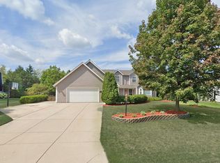 N63W14542 Ash Dr, Menomonee Falls, WI 53051
