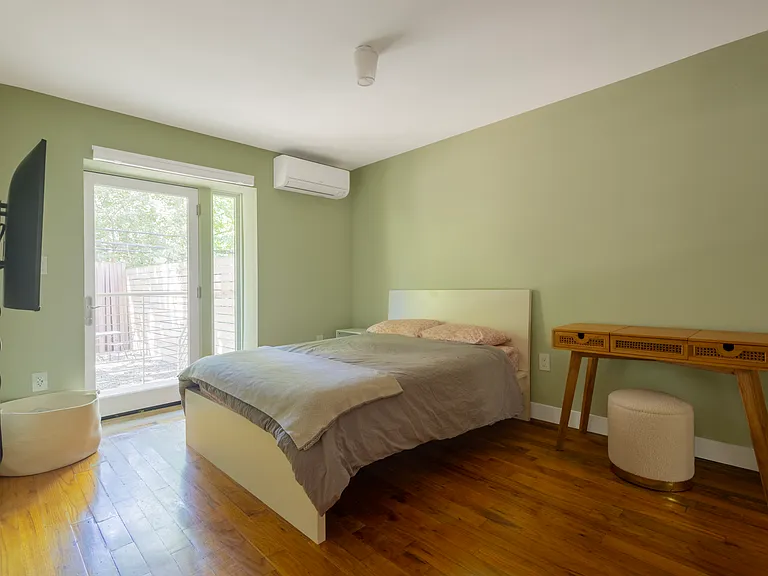 776 Putnam Ave #1 — Photo 11