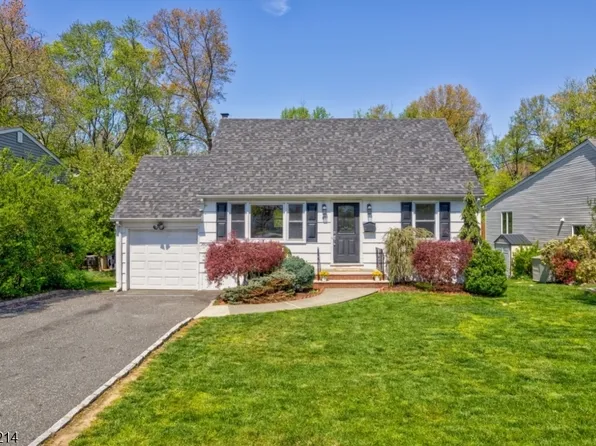61 Beechwood Rd, Florham Park Boro, NJ 07932