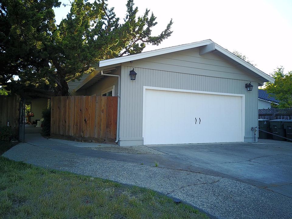 1st image of 15475 La Alameda Dr