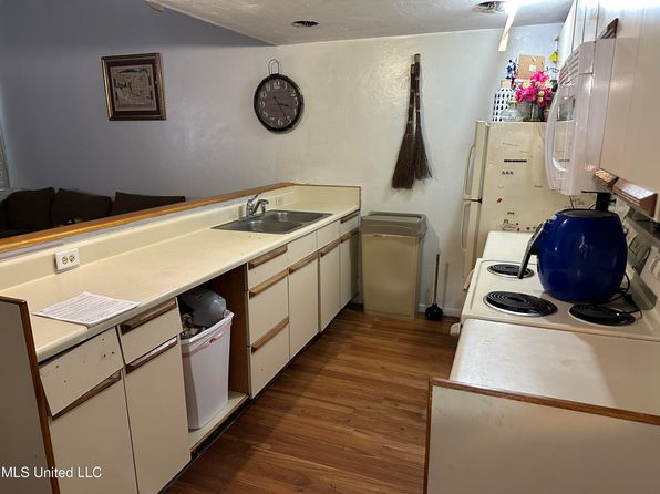 828 Oakleigh Ave APT 15, Gulfport, MS 39507