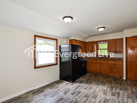 5th image of 8914 W Custer Ave