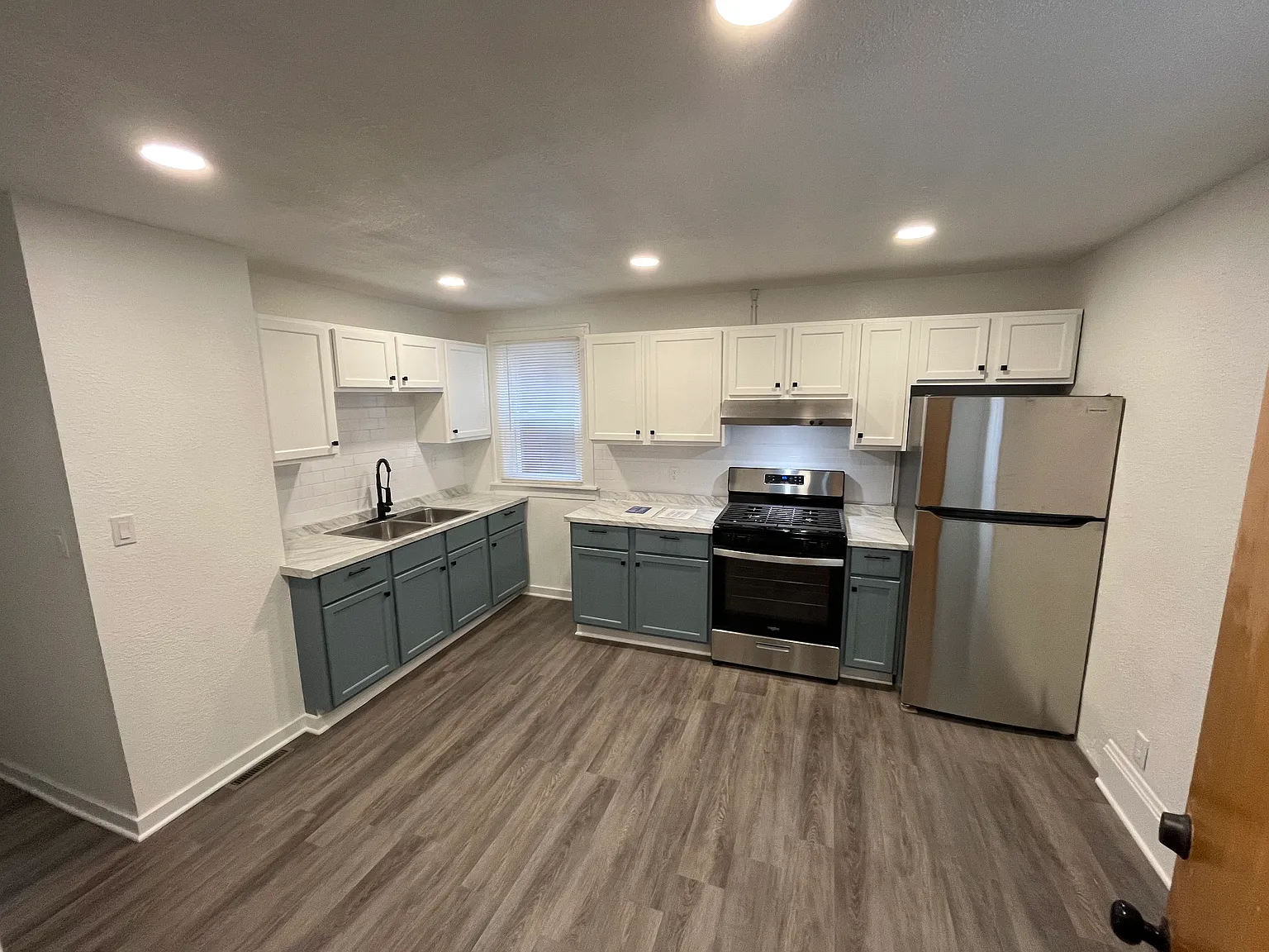 3 bed, 1300 sqft, $1,700 — Photo 2