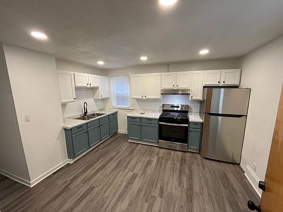 2nd image of 5406 W Lloyd St #5406
