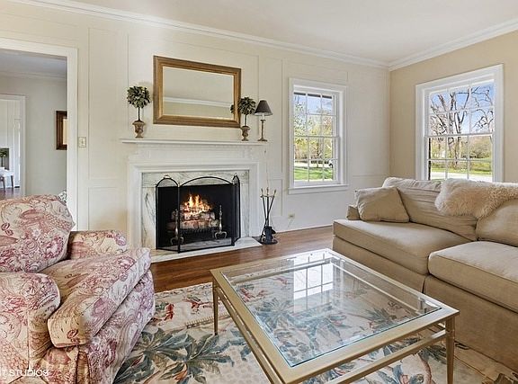 3rd image of 599 Lincoln Ave