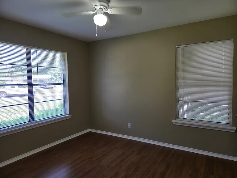 613 Jardin Dr — Photo 8