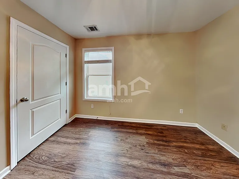 4813 Madison Point Cir — Photo 15