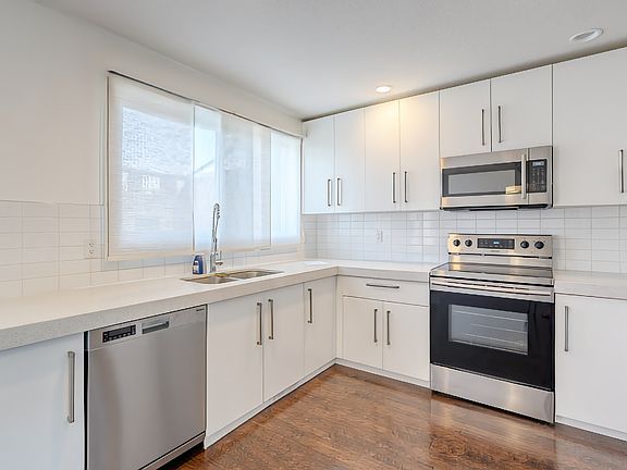 3rd image of 1530 Bayside Ave SW