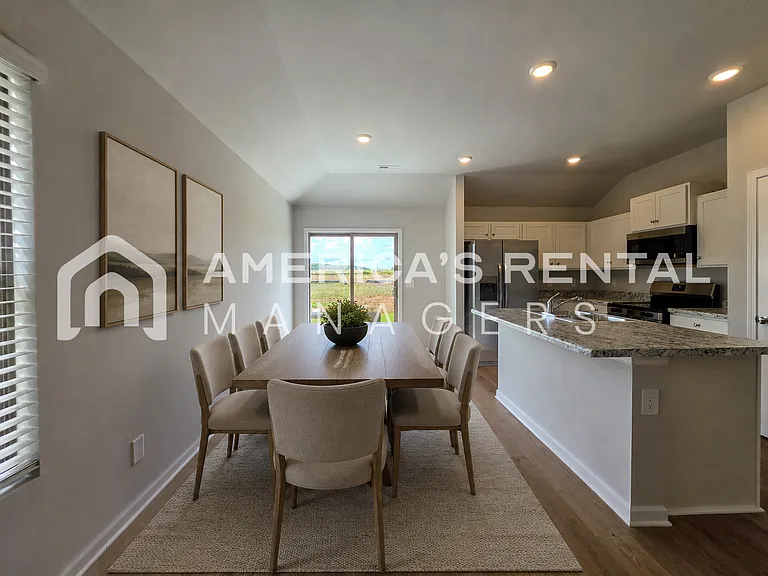 1028 John Ave — Photo 13