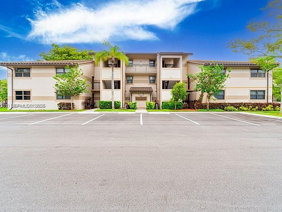 4th image of 9937 Nob Hill Pl Unit 1637