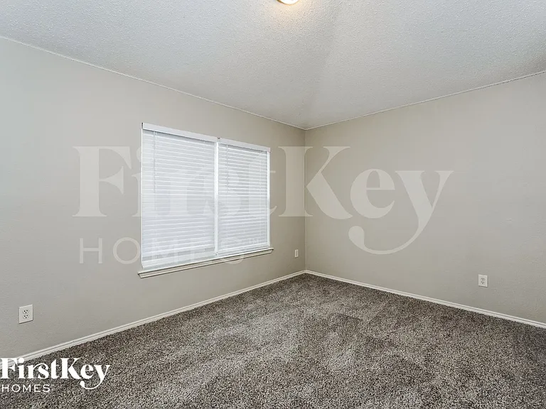 7401 Snow Ridge Dr — Photo 13