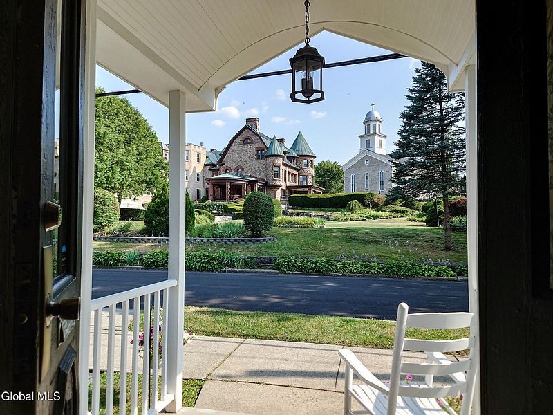 4th image of 29 Front Street