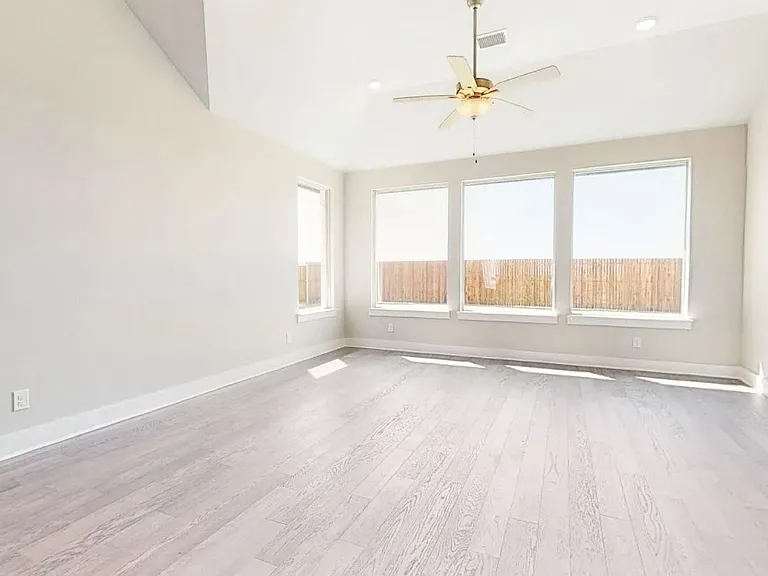 1432 Lawnview Dr — Photo 7