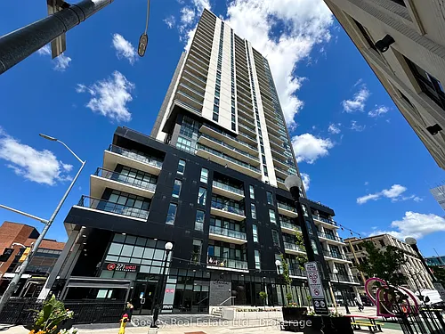 60 Charles St W #1110 Photo 1