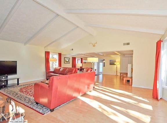 3rd image of 24471 Iroquois Ln