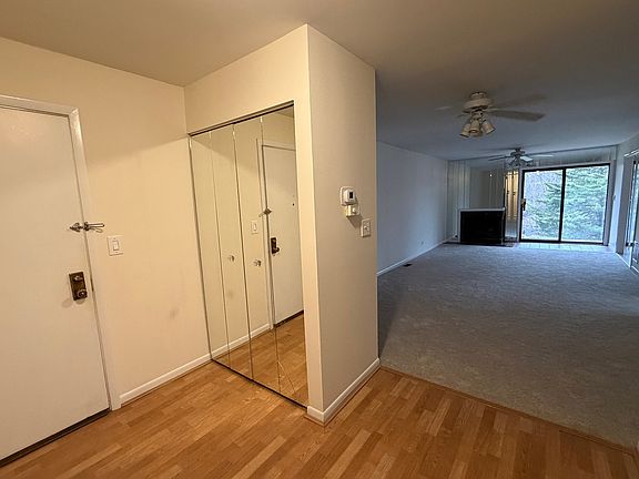 5th image of 1S055 Spring Rd #1C