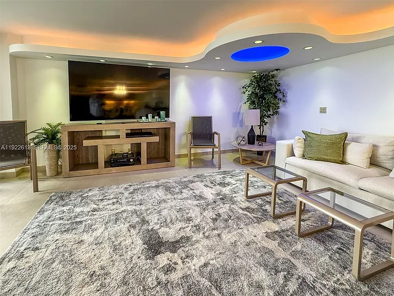 8877 Collins Ave #809 — Photo 7