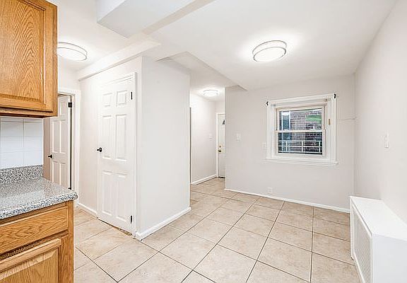 3rd image of 124 Van Cortlandt Ave W #1F