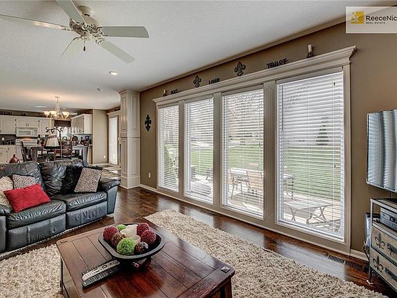 5th image of 132 NE Gaslight Ln