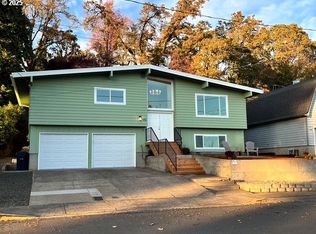 552 W D St, Springfield, OR 97477