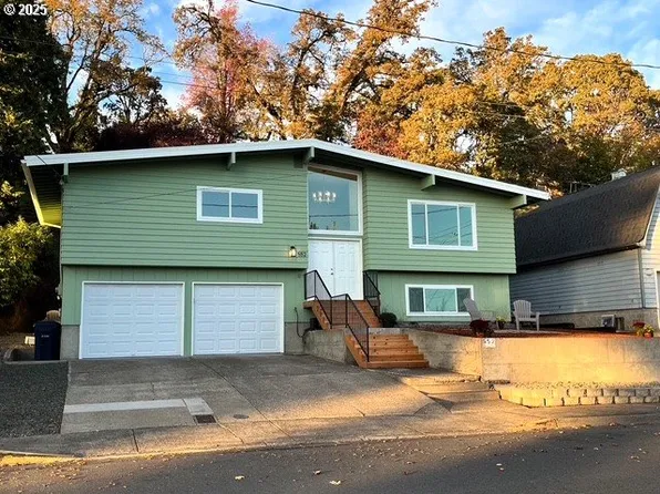 552 W D St, Springfield, OR 97477