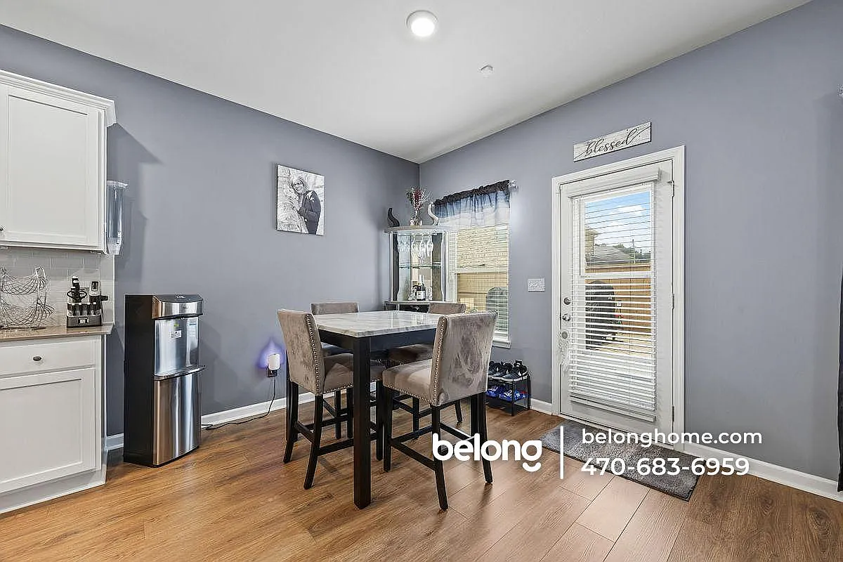 5 bed, 3.0 bath, 3589 sqft, $2,795 — Photo 2