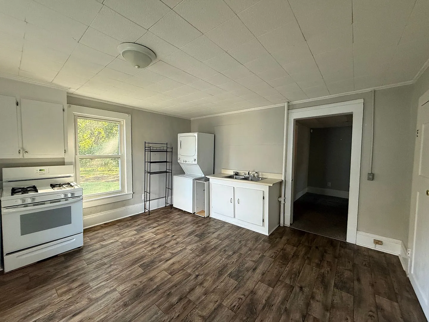 202 Magnolia St — Photo 3