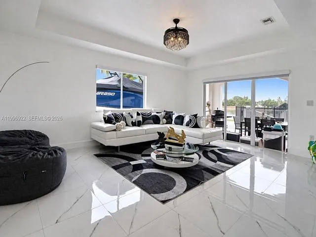 15045 SW 38th Ter — Photo 4