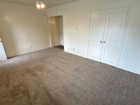 4th image of 723 E College Dr