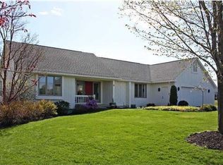 18 Baynard Ct, Pittsford, NY 14534