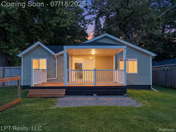 4539 Parker Dr, Howell, MI 48843
