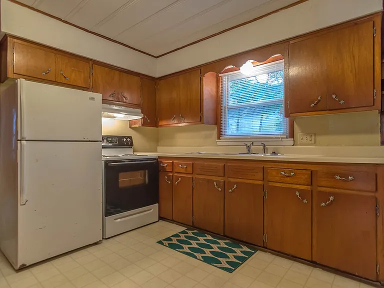 944 W Linwood St — Photo 10