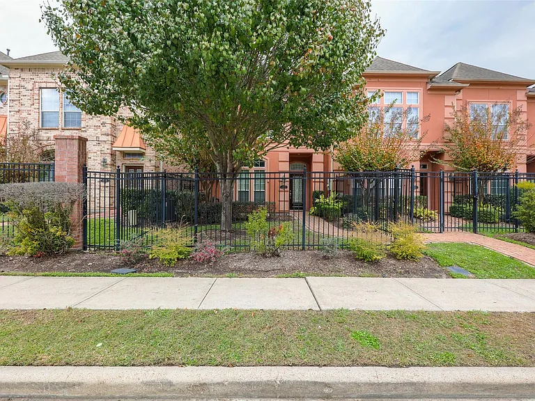 13647 Brookbluff Ln — Photo 47