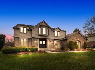 39246 Plumbrook Dr, Farmington Hills, MI 48331