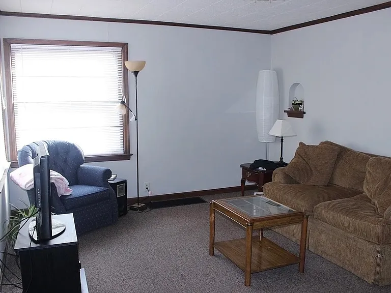 1517 N Woodridge Ave — Photo 7