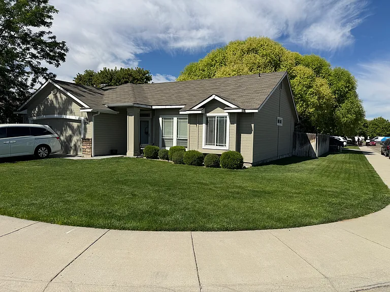 2041 W Swallowtail Pl — Photo 1