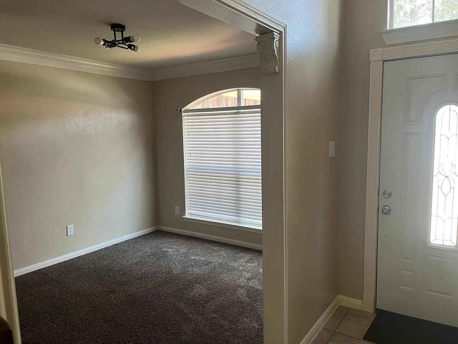 3 bed, 2.5 bath, 2000 sqft, $2,100 — Photo 3
