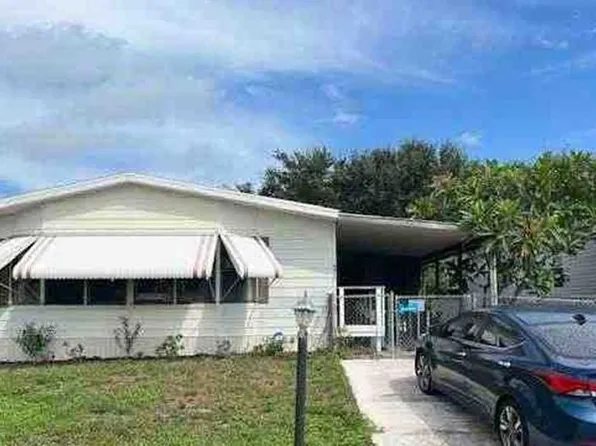 6917 SE Delegate St, Hobe Sound, FL 33455