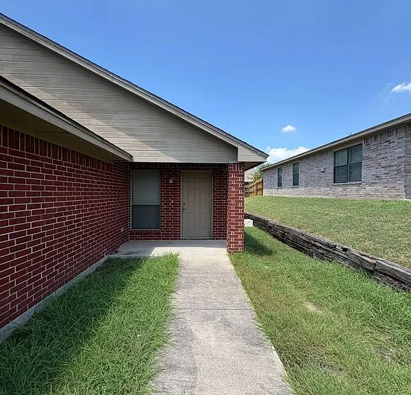 8128 Doreen Ave — Photo 3