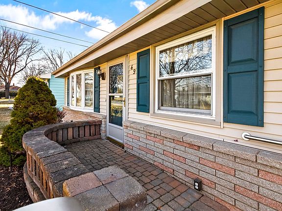 3rd image of 49 Fairway Ct